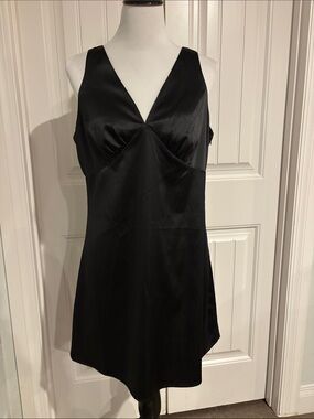 🖤 Mi Ami Black Satin V-Neck Mini Dress - Size XL